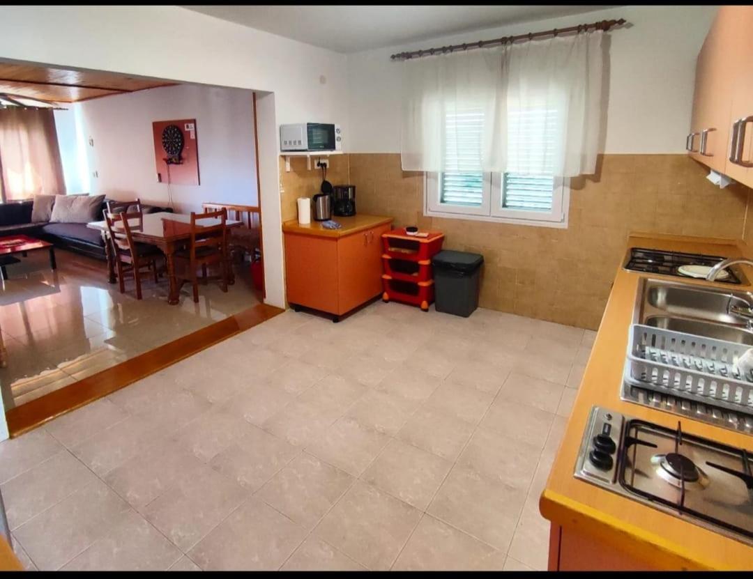 Manora Sucuraj 2 Bedroom Apartment Eksteriør billede