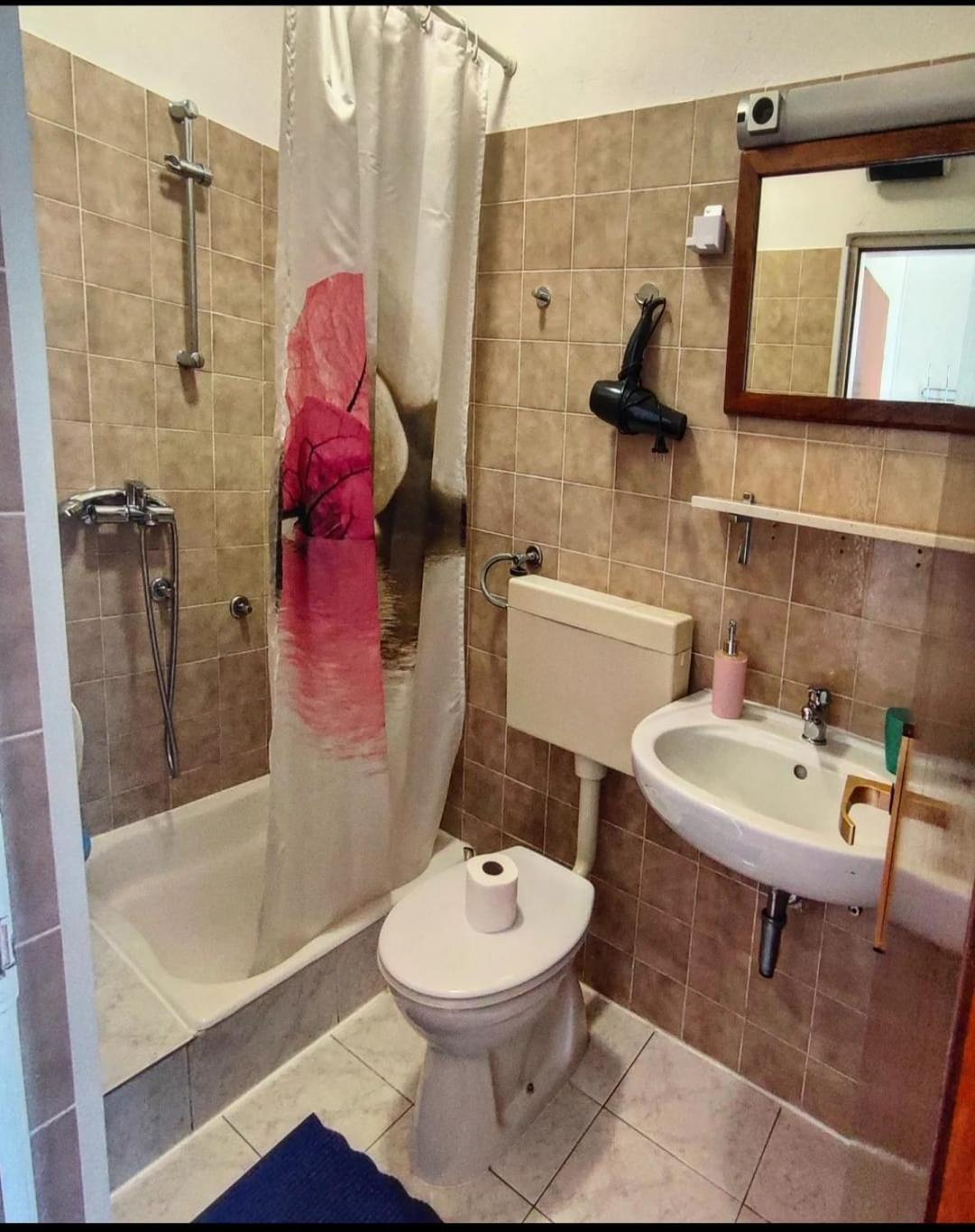 Manora Sucuraj 2 Bedroom Apartment Eksteriør billede