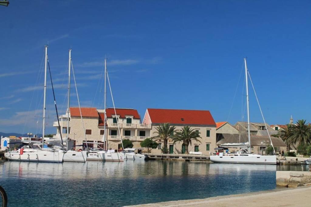 Manora Sucuraj 2 Bedroom Apartment Eksteriør billede